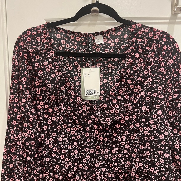 black and pink floral babydoll dress with ruffle neckline - Picture 3 of 4